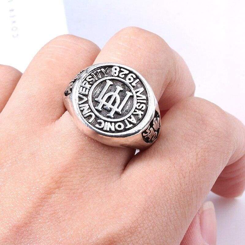 Anello vintage dell'università americana